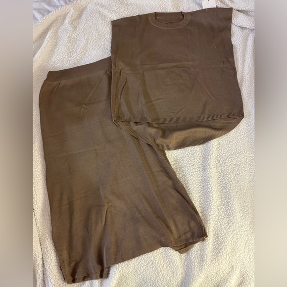 Co-ord knit like material top and skirt set - Picture 3 of 10